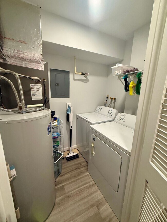Building Photo - Fully Furnished Condo with community pool