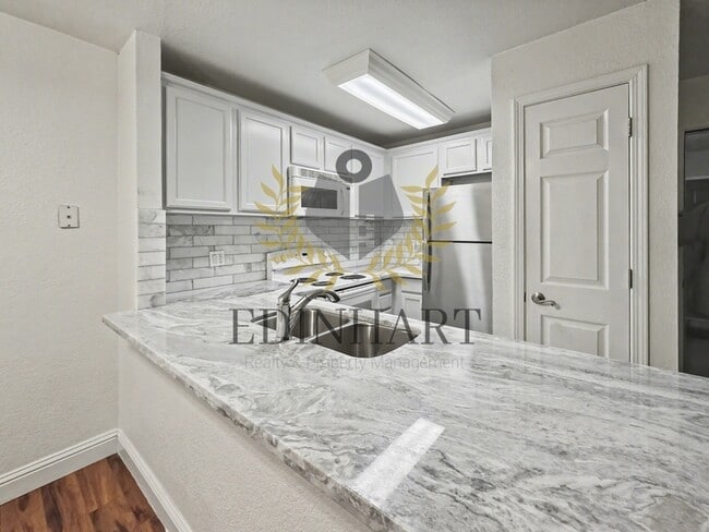 Building Photo - 2909 Huntington Blvd