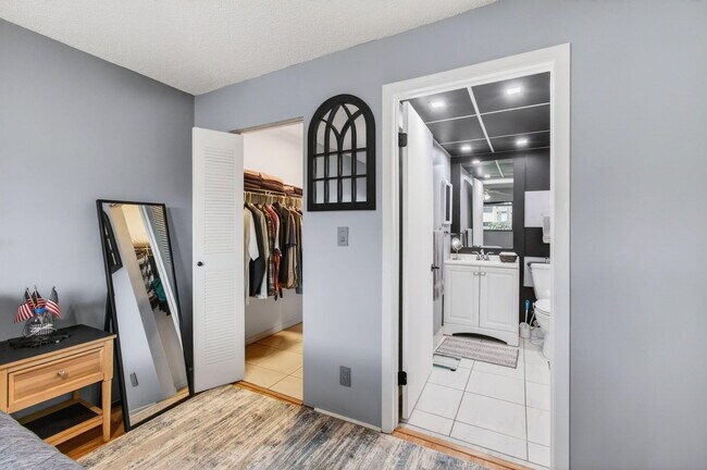 Building Photo - 15496 Lakes of Delray Blvd