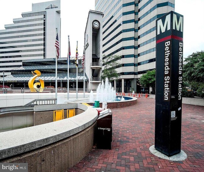 Building Photo - 4915 Hampden Ln