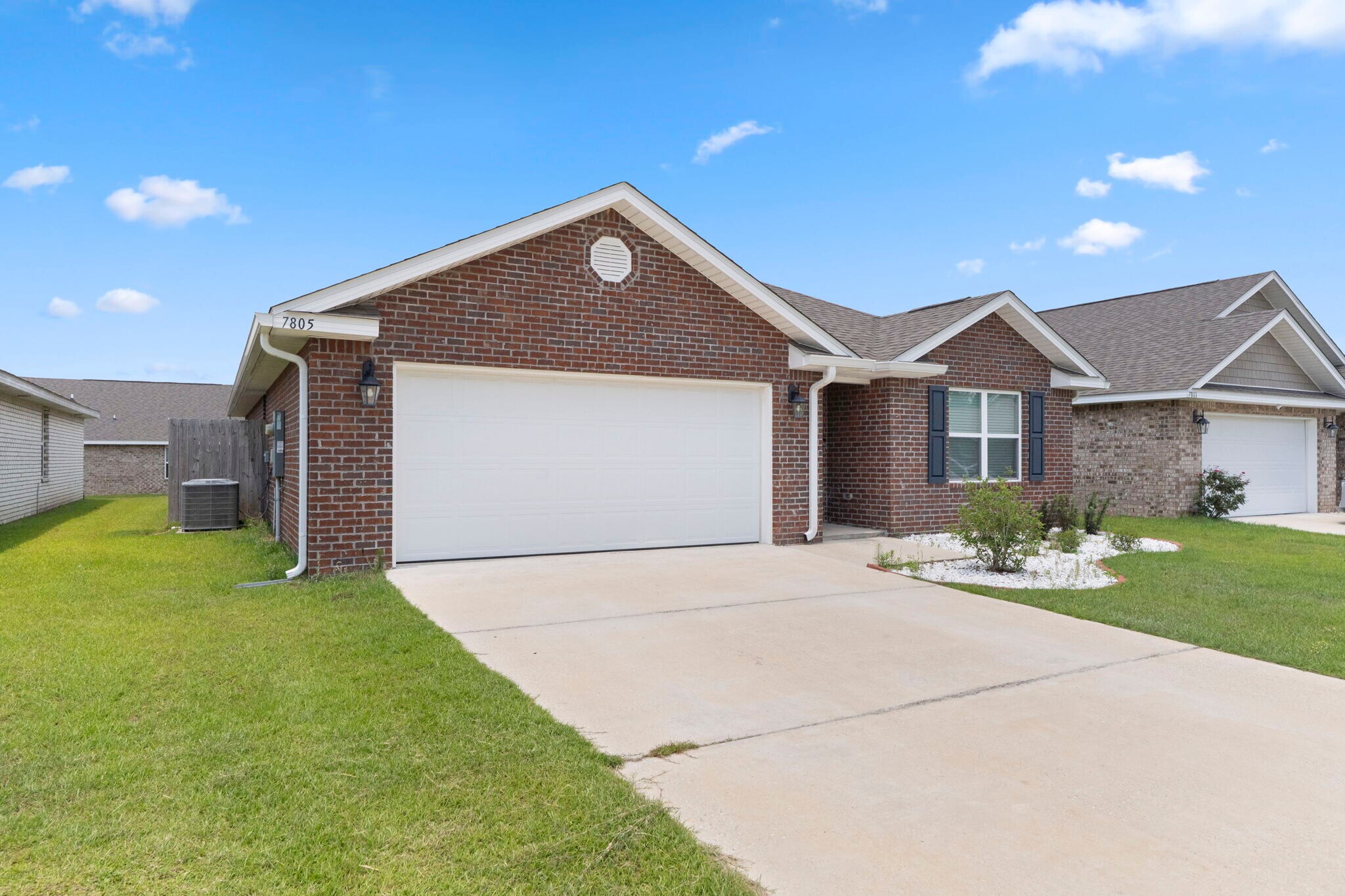 Building Photo - 7805 Lakeside Oaks Dr