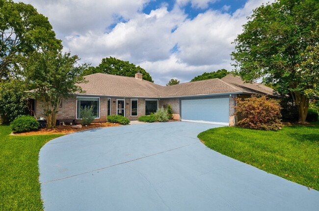 Primary Photo - 827 Millpond Dr