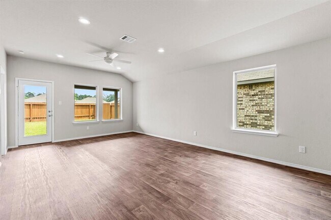 Building Photo - 14409 Sugar Pines Dr