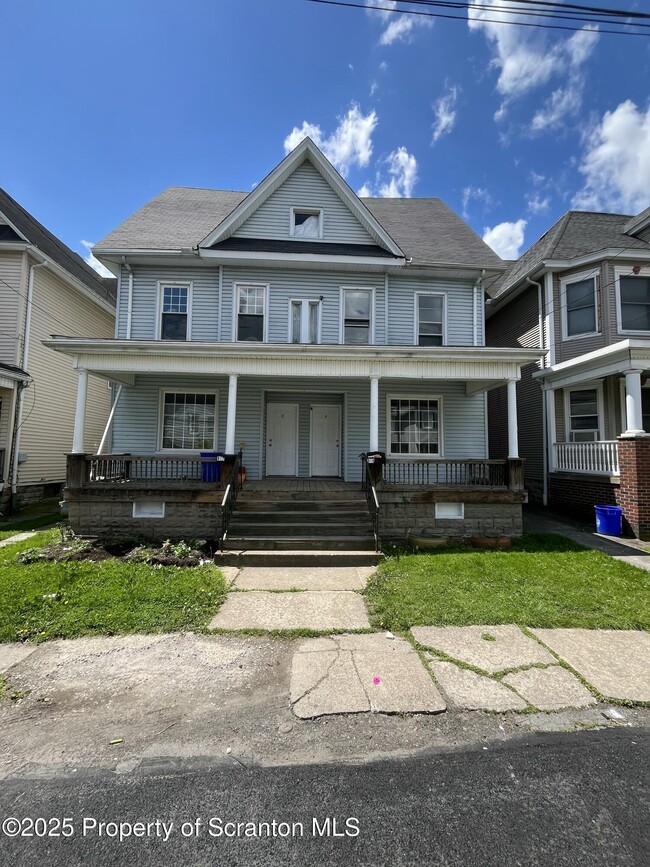 Primary Photo - 919-919 W Elm St