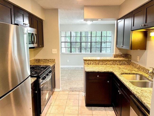 Building Photo - Welcome to the Charming 4 Bedroom/3 Bath w...