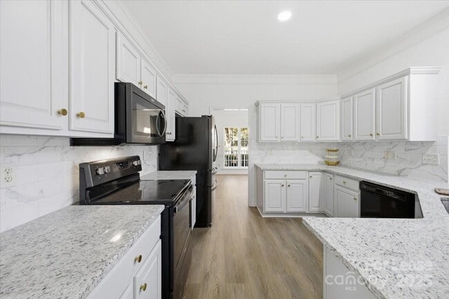 Building Photo - 7709 Sedgebrook Dr E