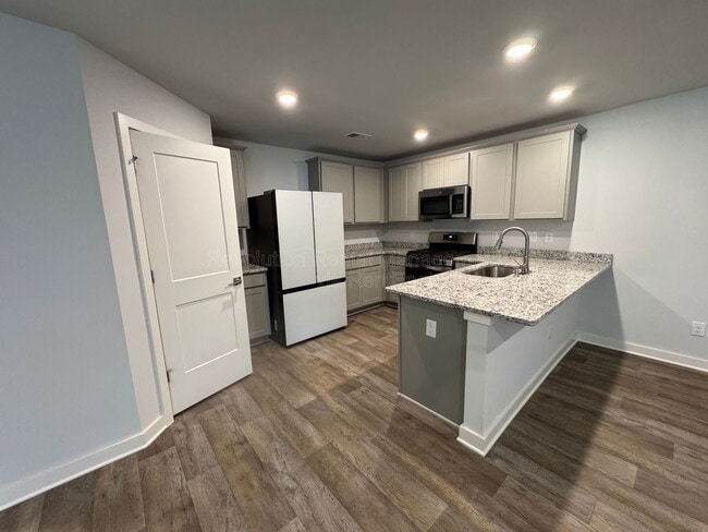 Building Photo - 228 River Meadow Dr