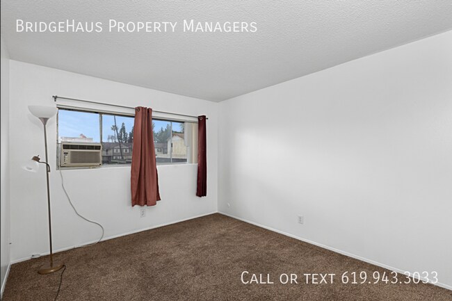 Building Photo - Make This 2 Bedroom Unit In Sunny Lakeside...