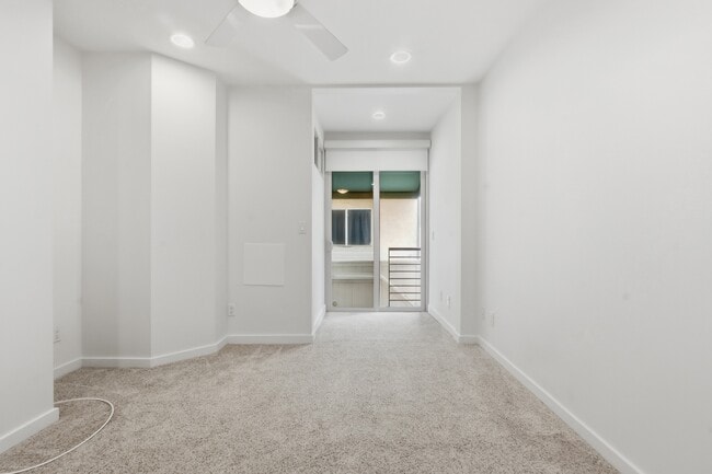 Building Photo - 207 42nd St
