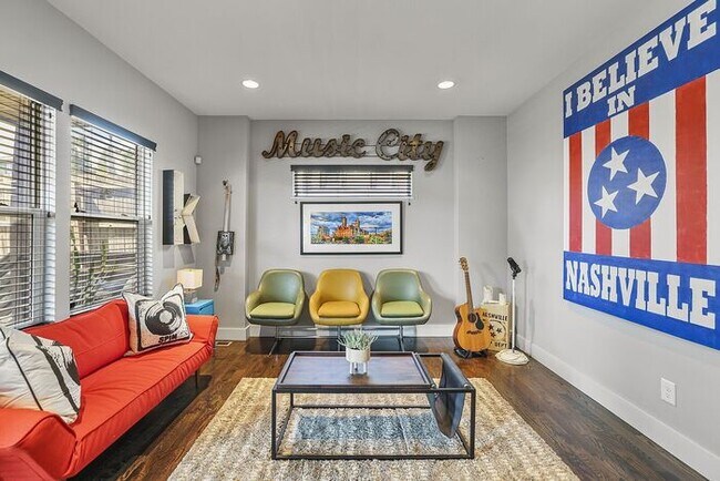 Building Photo - Completely furnished 4BR/2.5BA with fully ...
