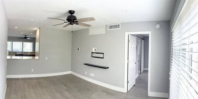 Building Photo - 5328 NE 6th Ave