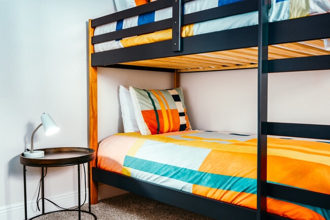 Building Photo - 1605 SE P St