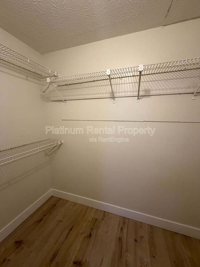 Building Photo - 906 Country Park Dr