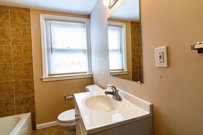 Building Photo - 732 Old Riverside Rd