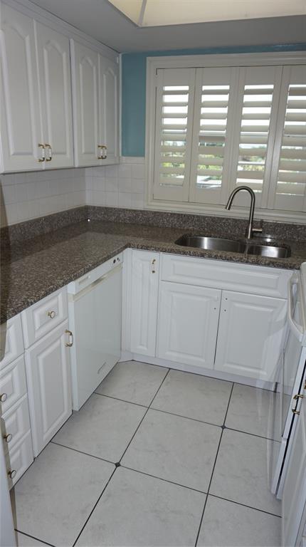 Building Photo - 300 64th Ave