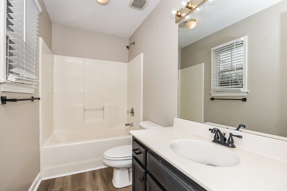 Building Photo - 2800 Overton Dr