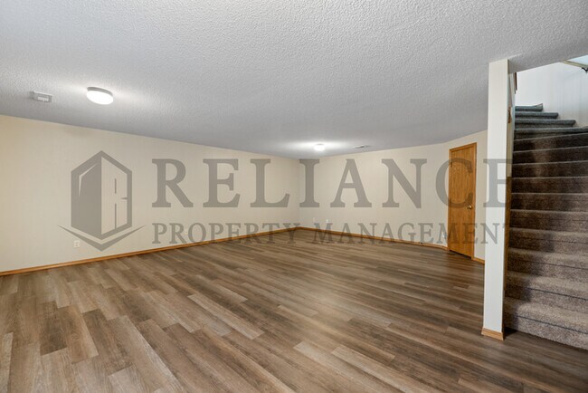 Building Photo - 1349 N Aksarben Ct
