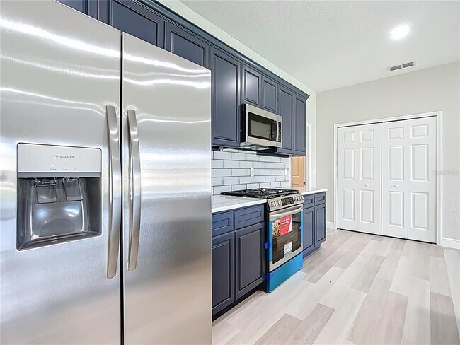 Building Photo - 550 Reddicks Cir
