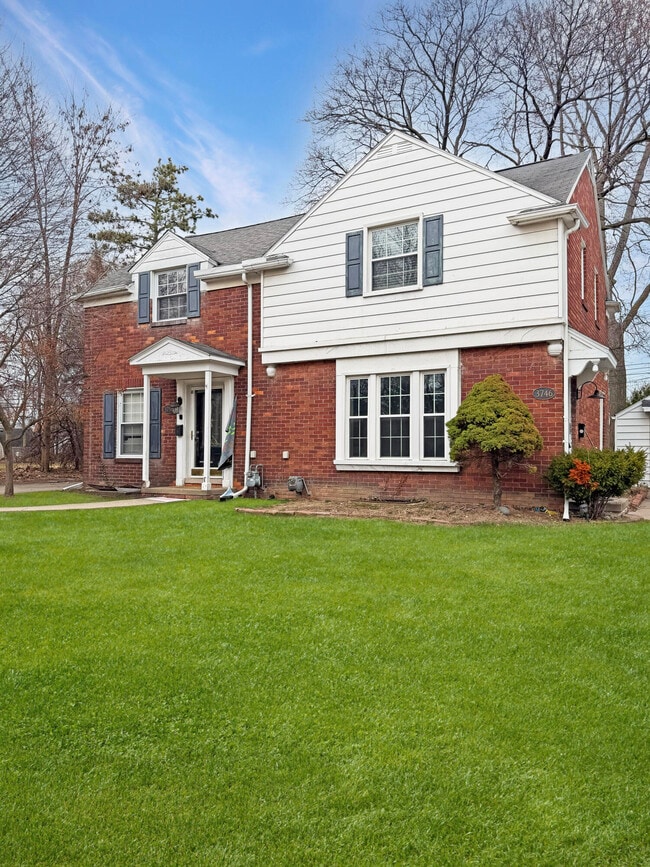 Building Photo - 3746 Brewster St