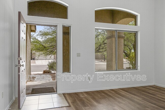 Building Photo - 7585 E Picket Fence Ln