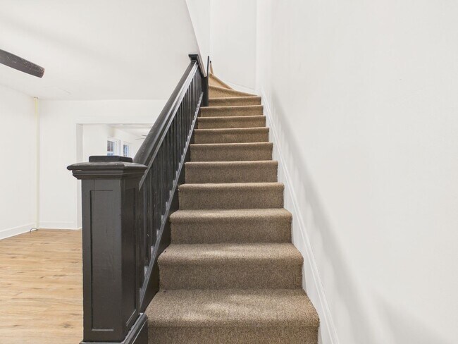 Building Photo - Charming 2 Bedroom Single Family on Penn St