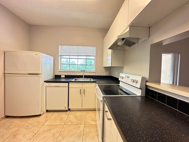 Building Photo - 641 Cypress Lake Blvd