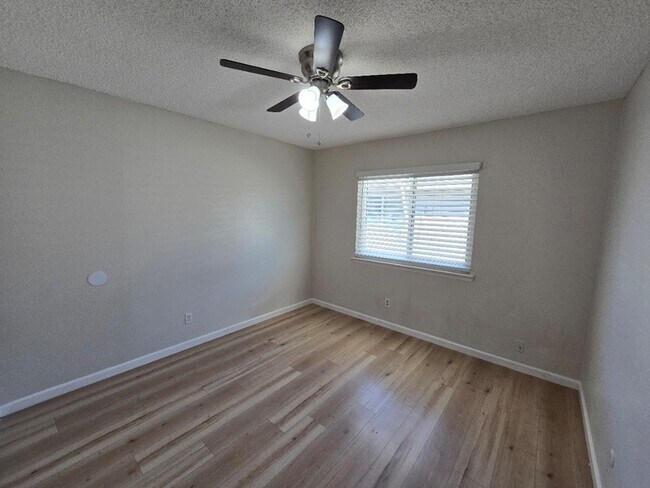 Building Photo - 5640 Birchmont Dr