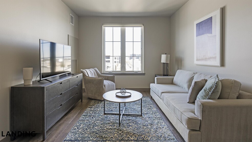 Building Photo - 1850 NW Front Ave