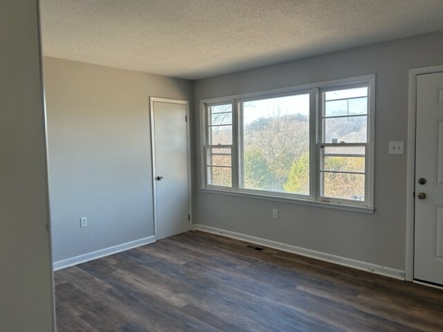Building Photo - 200 Apache Cir