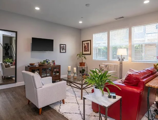 Building Photo - 552 Oakville Dr.