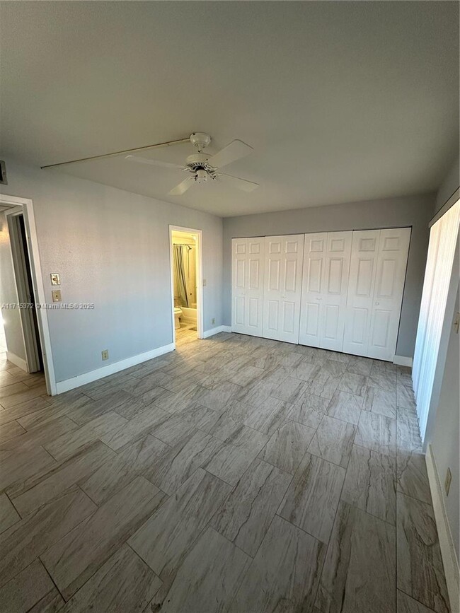 Building Photo - 514 Saxony Dr