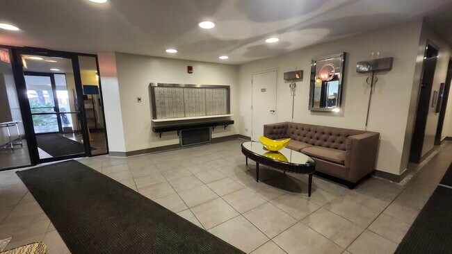 Building Photo - 1339 N Dearborn St