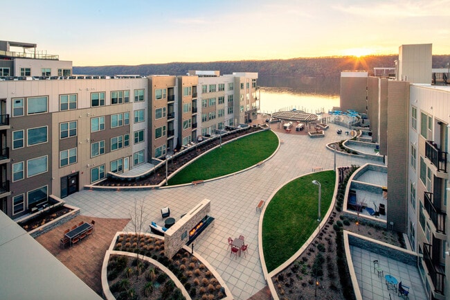 Building Photo - 79 Alexander St