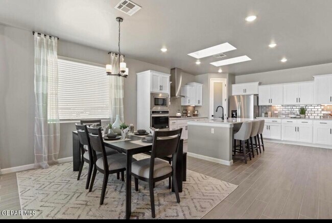 Building Photo - 257 Adamtowne Dr