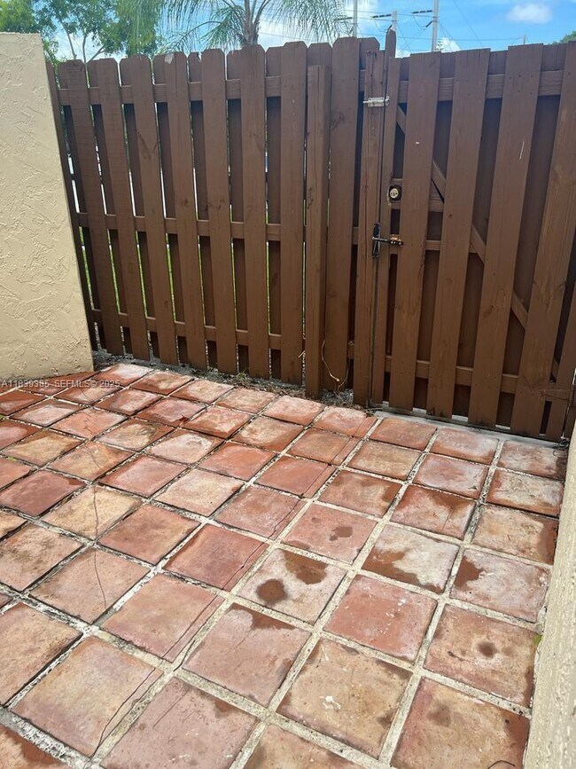 Building Photo - 641 Executive Center Dr