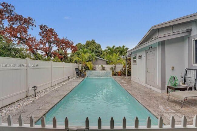 Building Photo - 4541 SW 26th Terrace
