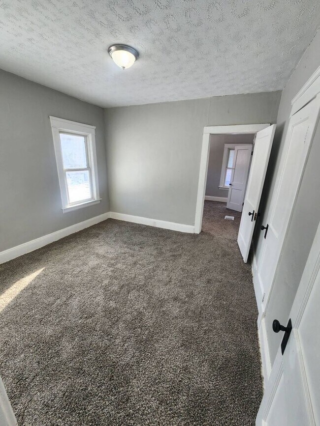 Building Photo - 12514 Locke Ave