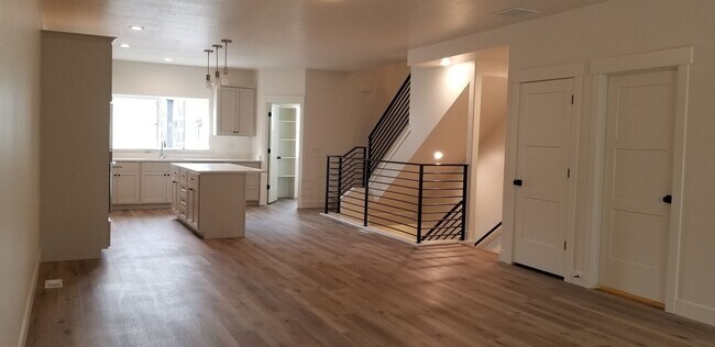 Building Photo - BRAND NEW TOWN HOME READY TO MOVE IN