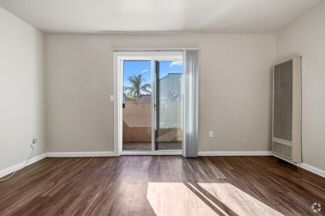 Living room - Pacific Villas at Shelly Court