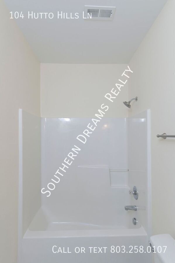 Building Photo - 104 Hutto Hill