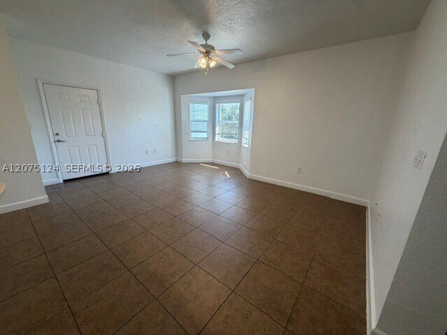 Building Photo - 2210 Hammock Square Dr