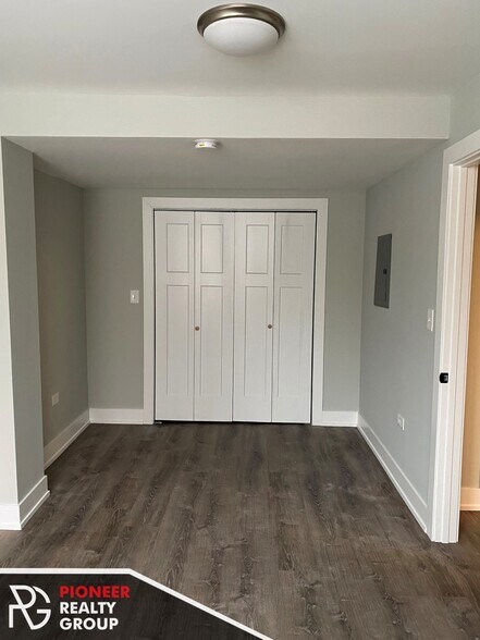 Building Photo - 711 W Brompton Ave