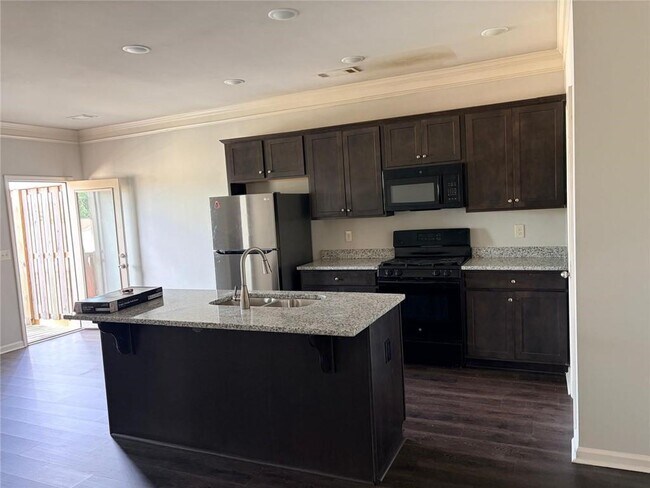 Building Photo - 290 Turtle Creek Dr