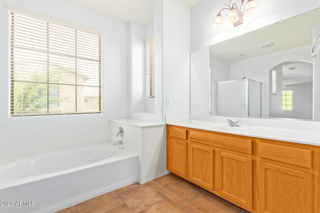 Building Photo - 2390 W Sleepy Ranch Rd