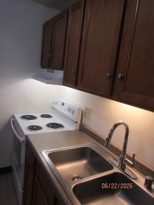Building Photo - Upper 2 bedroom plus den in Germantown