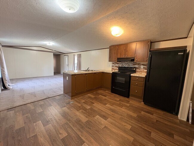 Building Photo - Nice 3 bedroom/2 bathroom mobile home located in Willow Oak Park in Keithville!