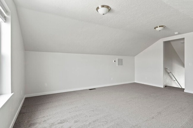 Building Photo - 10419 Rockaway Ridge St