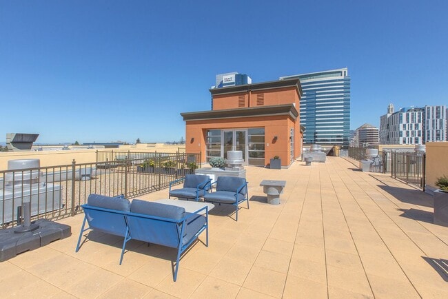 Building Photo - Great natural light in a large condo near ...