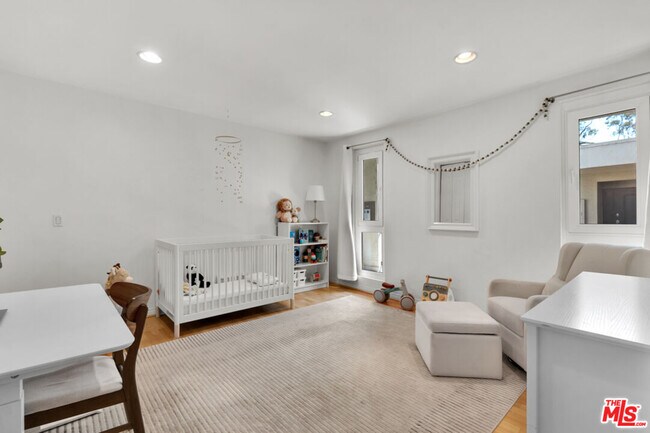 Building Photo - 11789 Montana Ave