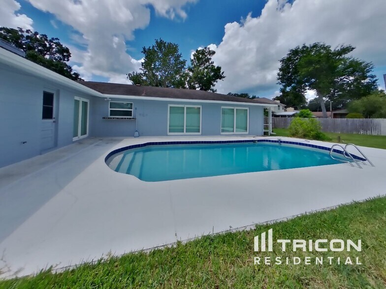 Building Photo - 528 Hamlet Dr
